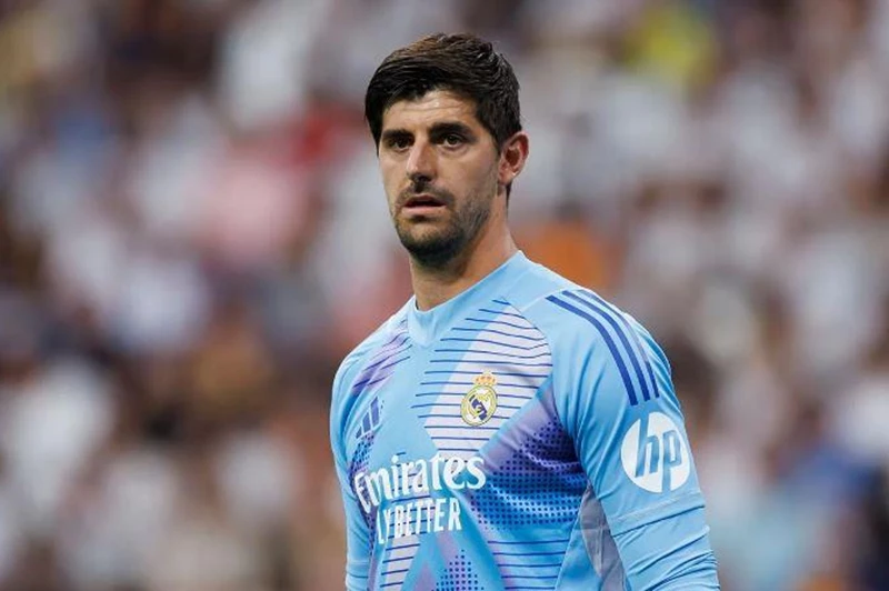 <p><strong>تقارير: ريال مدريد يخطط لتجديد عقد كورتوا بعد كأس العالم للأندية</strong></p>