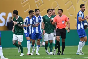 مجموعة الأهلي: بالميراس يتعادل سلبياً مع بورتو في مواجهة مثيرة دون أهداف
