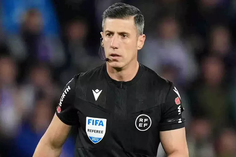 سوتو جرادو حكما لمباراة ريال مدريد وبرشلونة في الليجا سوتو جرادو حكما لمباراة ريال مدريد وبرشلونة في الليجا