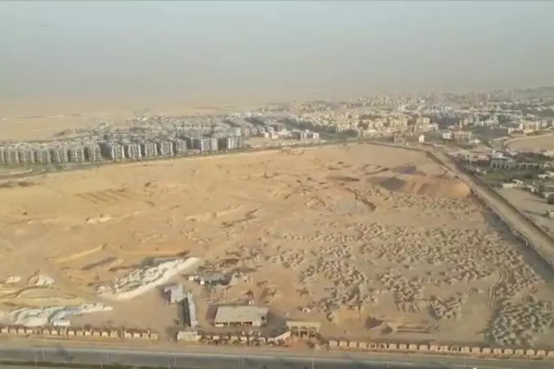 وزير الرياضة: هناك احتمالين لحل أزمة أرض الزمالك وزير الرياضة: هناك احتمالين لحل أزمة أرض الزمالك